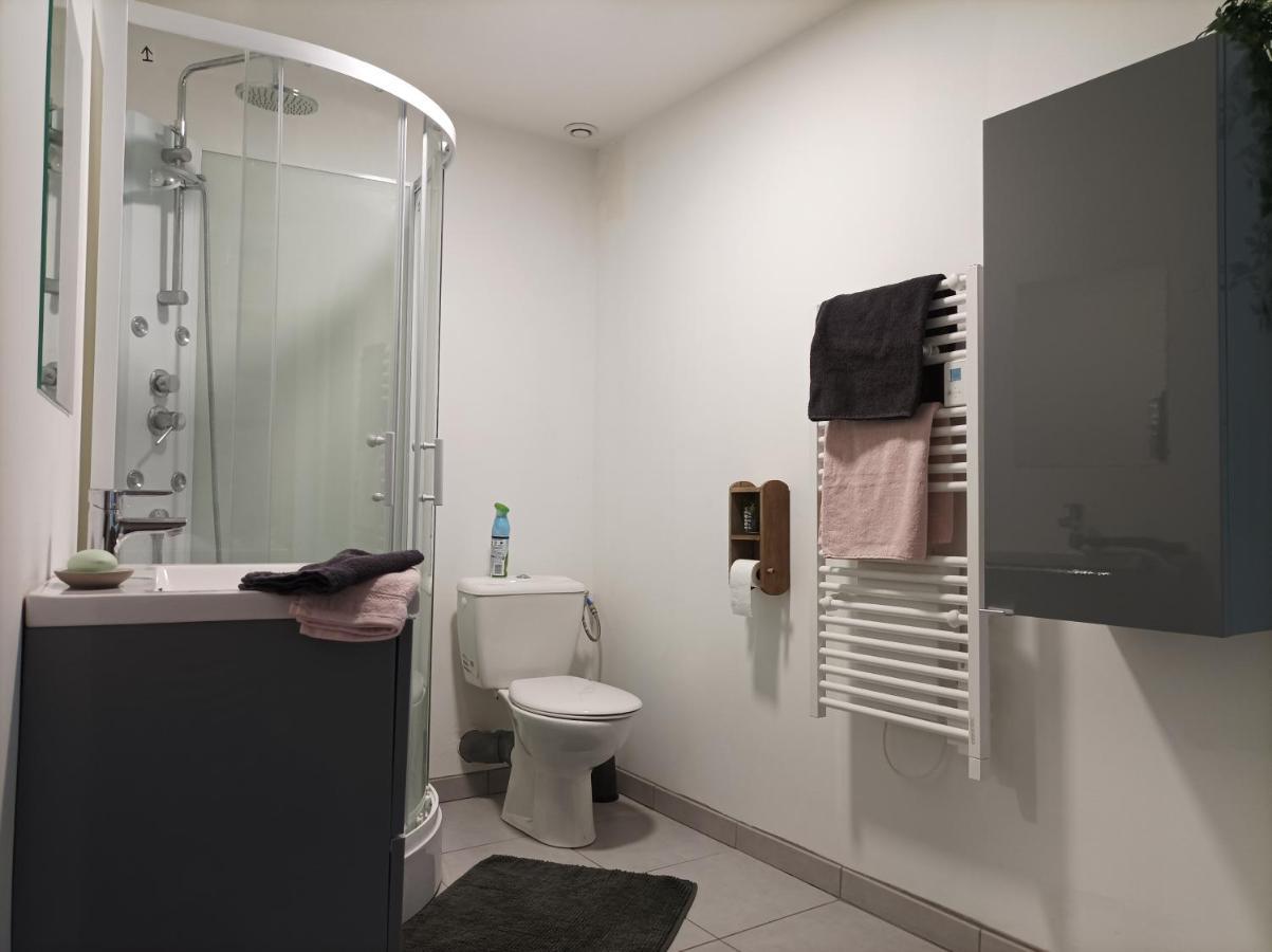 Ferienwohnung Petite Maison Agreable Pour 6 Voyageurs Bogny-sur-Meuse Exterior foto